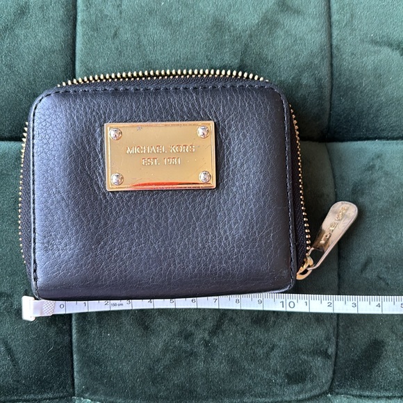 Michael Kors Wallet - Picture 6 of 7